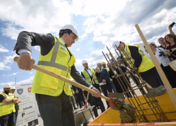 Kurti: Për keqardhje që shumë komuna s’aplikuan fare për banim të përballueshëm dhe social