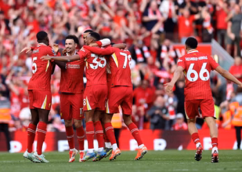 Toka u lëkund nga festa në Anfield: Tifozët e Liverpoolit shkaktuan dridhje sizmike pas fitores historike ndaj Tottenhamit