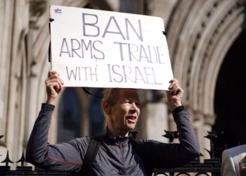 Britania përballet me Gjykatën e Lartë nën akuzat për armatosjen e Izraelit