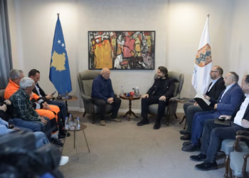 Rama: S’lejojmë keqmenaxhimin të rrezikojë shëndetin publik dhe pagat e punëtorëve të “Pastrimit”