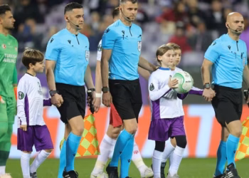 Derbi i zjarrtë i Athinës i besohet një shqiptari, Enea Jorgji do të vendosë drejtësi në takimin AEK-Panathinaikos