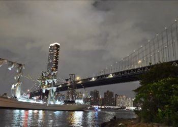 Anija e Marinës meksikane përplaset në Urën e Bruklinit