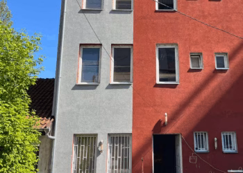 Mbyllen tri institucione paralele serbe në veri të Mitrovicës