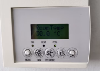 Pallati i Drejtësisë redukton orarin e punës shkaku i temperaturave të larta