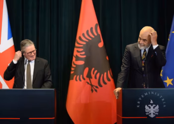 Edi Rama kritikon planin britanik për dërgimin e azilkërkuesve në vende të treta
