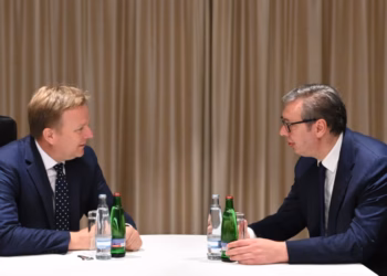 Sorensen takohet me Vuçiqin, diskutojnë për “normalimin e marrëdhënieve mes Kosovës dhe Serbisë”