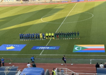 Komoret befasojnë Kosovën, kalojnë në epërsi