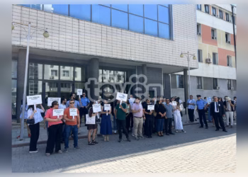 Pjesëtarët e Shoqërisë civile protestojnë për moskonstituimin e Kuvendit