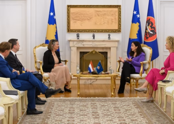 Osmani takon ambasadorët e Holandës, Finlandës dhe Suedisë, flasin për moskonstituimin e Kuvendit