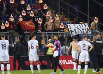 “Tifozat Kuq e Zi” thonë se u penguan nga FSHF-ja edhe në Letoni