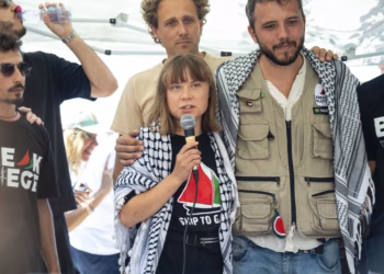 Greta Thunberg i bashkohet anijes së ndihmave për Gazën, synojnë thyerjen e bllokadës