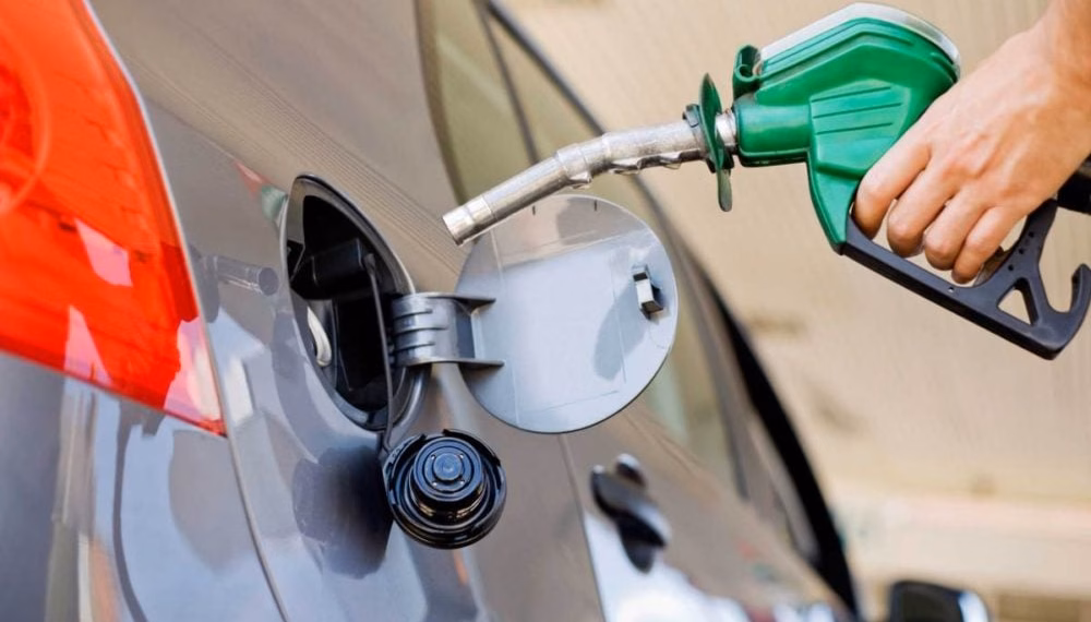 Çmimi i naftës në Kosovë deri në 1.32 cent, ndërhynë Ministria e Tregtisë