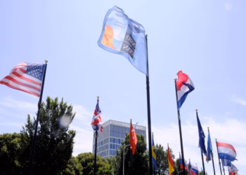 Fillon Samiti i NATO-s në Holandë