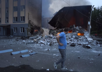 Sulmet ruse lënë të vrarë dy persona në Ukrainë dhe plagosin 13 të tjerë