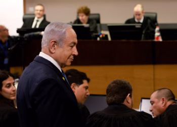 Netanyahu paraqitet para gjykatës në Tel Aviv, në seancë merr pjesë edhe ambasadori amerikan