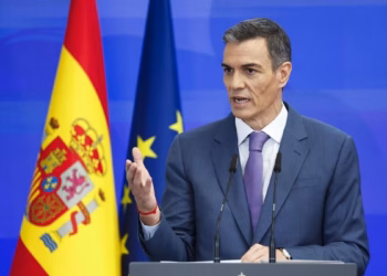 “Jepni fund kësaj barbarie”: Spanja do të hedhë nga ajri 12 ton ndihma në Gaza