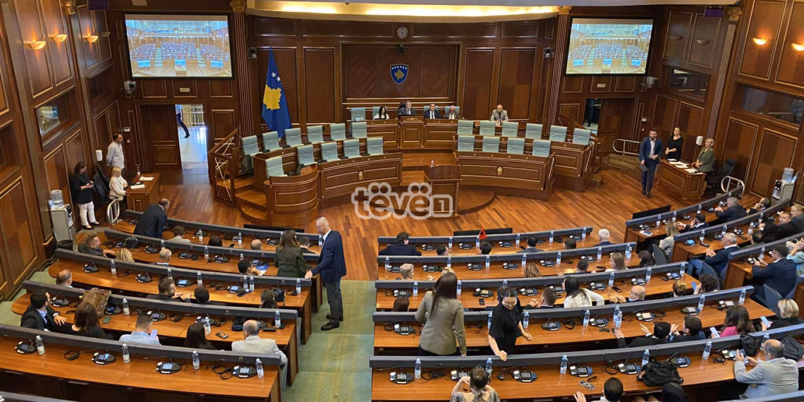 S’ka lëvizje as kësaj radhe – Partitë fajin ia “hedhin” njëra tjetrës për 44 dështimet e Kuvendit