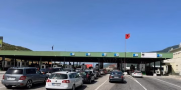 Mbi 300 mijë shqiptarë të Kosovës hynë nga Morina në dy javë