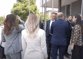 Krejt çfarë ndodhi sot në Kuvend pas alarmit për bombë