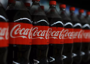 Trump thotë se Coca-Cola do të kalojë në sheqer të vërtetë në pijen e saj kryesore në SHBA