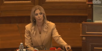 Deliu-Kodra thirrje për protestë: LVV po e mban peng Kuvendin