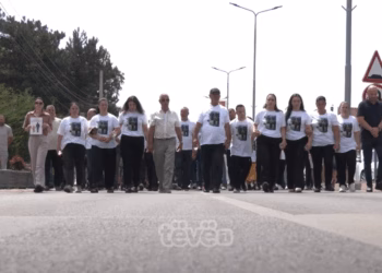 Ecja simbolike “nën hapat e Azemit dhe Sadriut”