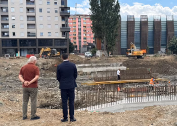 Krasniqi: Punimet në ndërtimin e urës në veri po zhvillohen sipas parashikimeve