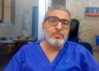 Gjykata e Berlinit e shpall të paligjshëm ndalimin ndaj mjekut që shërbeu në Gaza për të folur në Gjermani