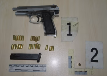 Dyshohen se gjuajtën me armë gjatë një ahengu në Pejë, arrestohen tre persona