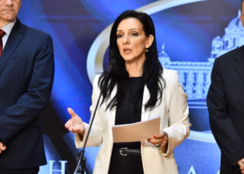 Opozitarja serbe: Vuçiq në stilin e Sheshelit, rrethohet me xhandarmëri, sulmon qytetarët