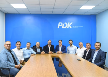 Deputetë dhe zyrtarë të PDK-së nga Drenasi në mbështetje të Petrit Hajdarit