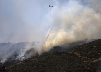 Turqia dërgon avionë zjarrfikës në Siri ndërsa përballet me zjarre në territorin e saj