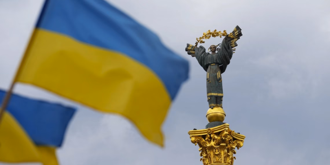 Ukraina shënon pavarësinë në mes të luftës