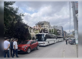 Komuna nuk lejon kthimin e autobusëve nga Xhamia e Llapit për në Podujevë, gjobiten me 500 euro