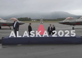 Publikohen pamje nga aeroporti ku do të takohen Trump  dhe Putin