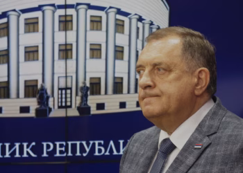Dodik shkarkohet nga posti i presidentit serb të enitetit të Bosnjës pas dënimit me burg dhe ndalim politik