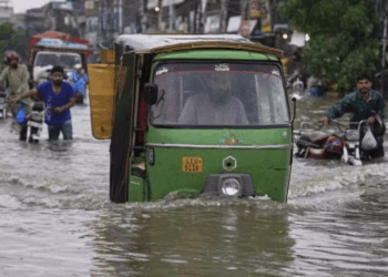 Mbi 350 persona të vdekur nga përmbytjet në Pakistan