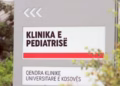 Shpërthen gypi i kanalizimit në hapësirat e Klinikës së Pediatrisë