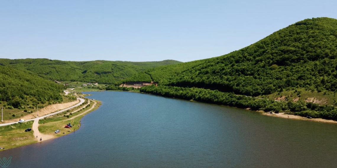 IKSHPK-ja njofton se uji i Liqenit të Badocit vazhdon të jetë i papijshëm