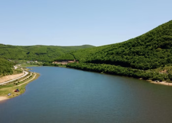 IKSHPK-ja njofton se uji i Liqenit të Badocit vazhdon të jetë i papijshëm