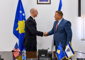 Drejtori i Policisë së Kosovës pret në takim zyrtarin e FBI-së