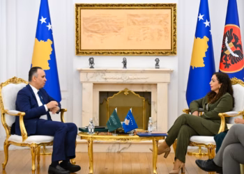 Osmani takohet me ambasadorin e Arabisë Saudite, pranon ftesë për pjesëmarrje në një forum në Riad