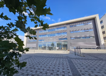 Dyshohet se falsifikuan një dokument zyrtar, arrestohen tre persona