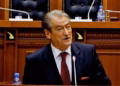 Tensione në Kuvendin e Shqipërisë – Berisha bllokon foltoren, mbyllet seanca