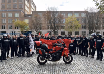 Shqipe Selimi i bashkohet protestës së motoristëve shqiptarë në Hagë