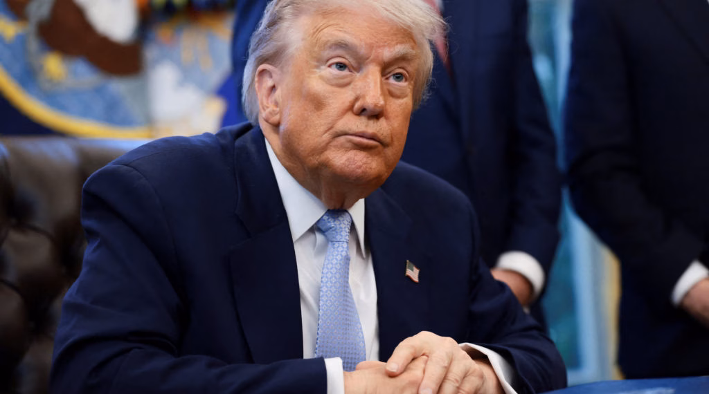 Trump nënshkruan projektligjin që obligon publikimin e dokumenteve të Epsteinit