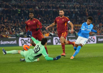 Napoli fiton derbin ndaj Romës