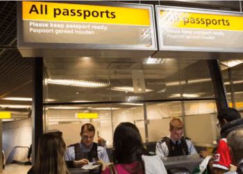 Kritikohet vendimi i BE-së që ndalon dhënien e vizave me shumë hyrje për qytetarët rusë