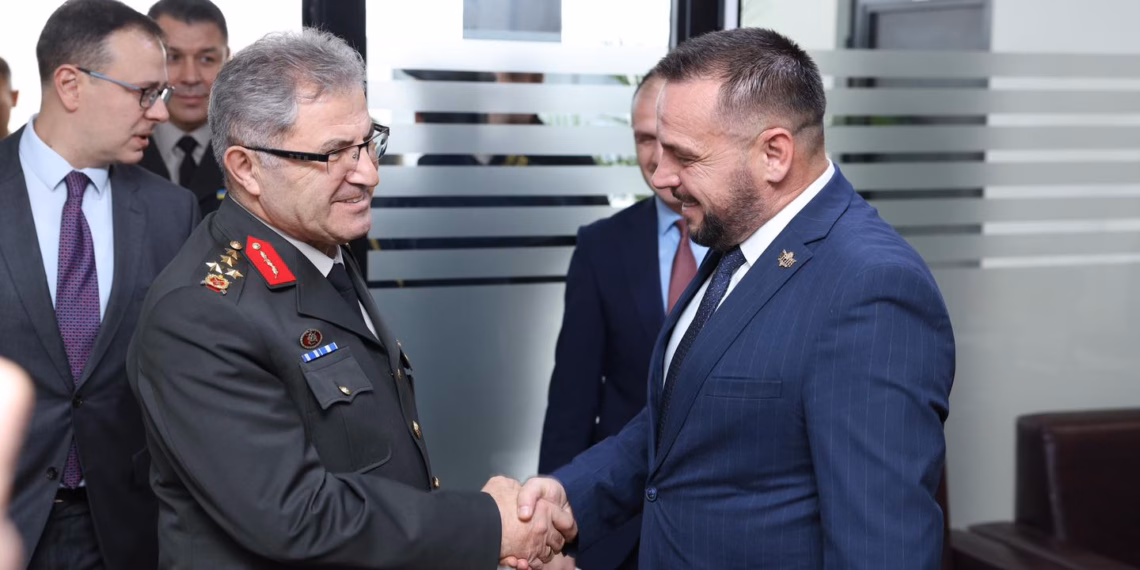 Maqedonci dhe komandanti i Forcave Tokësore të Turqisë flasin për bashkëpunimin ushtarak