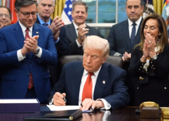 Trump nënshkruan projektligjin për financimin e qeverisë pas një bllokade 43-ditore